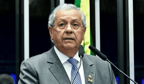 Quem é o senador que afirma ter sido vítima de descontos ilegais na aposentadoria do INSS