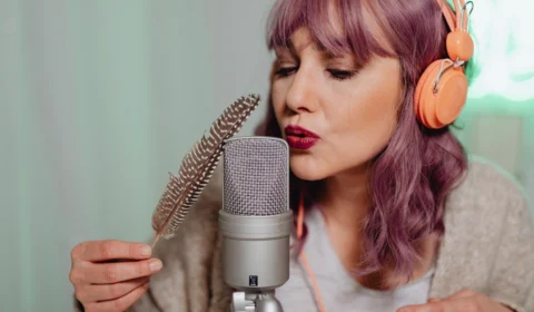 Sons que acalmam… e que pagam: como ganhar renda extra com um canal de ASMR