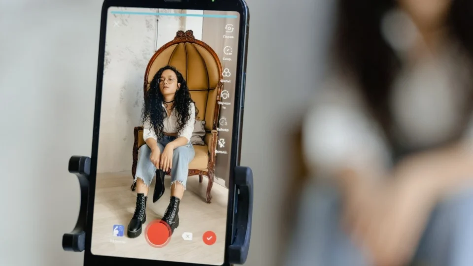 Renda extra fazendo lives no TikTok: saiba como ganhar com presentes virtuais