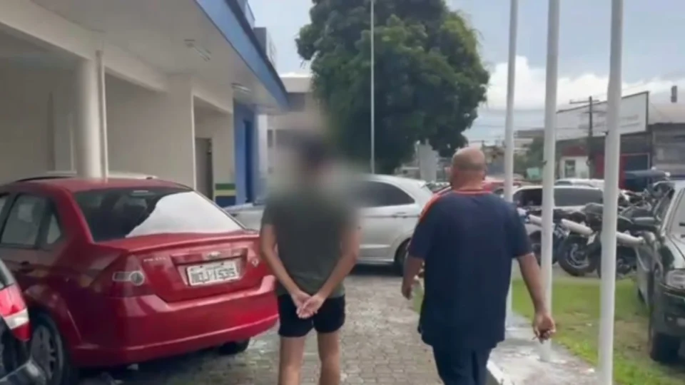 VÍDEO: jovem furta R$ 130 mil de empresa, perde tudo em apostas e é preso em Manaus