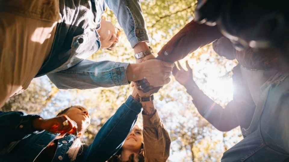 Dia da Fraternidade (13/5): veja frases para enviar hoje