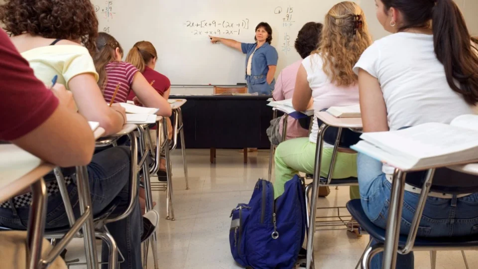 Manaus perde R$ 53 milhões do Fundeb por falhas na gestão educacional, aponta TCE