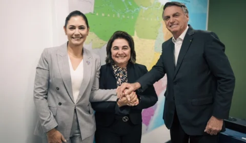 Maria do Carmo recebe apoio de Bolsonaro para governo do Amazonas; entenda possíveis impactos