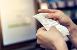 Colocar CPF na nota fiscal realmente aumenta seu score de crédito? Saiba mais