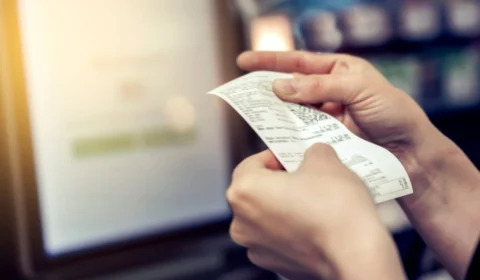 Colocar CPF na nota fiscal realmente aumenta seu score de crédito? Saiba mais