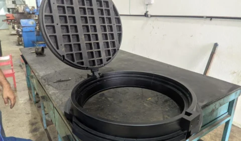 Tampas de bueiros devem ser substituídas por plástico para evitar furtos em Manaus