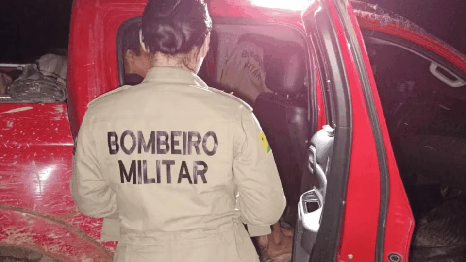 Grávida é resgatada após operação de 14 horas em ramal com atoleiros no interior do Acre