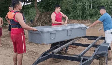 Corpo é encontrado boiando no Rio Acre em Brasiléia e bombeiros fazem resgate