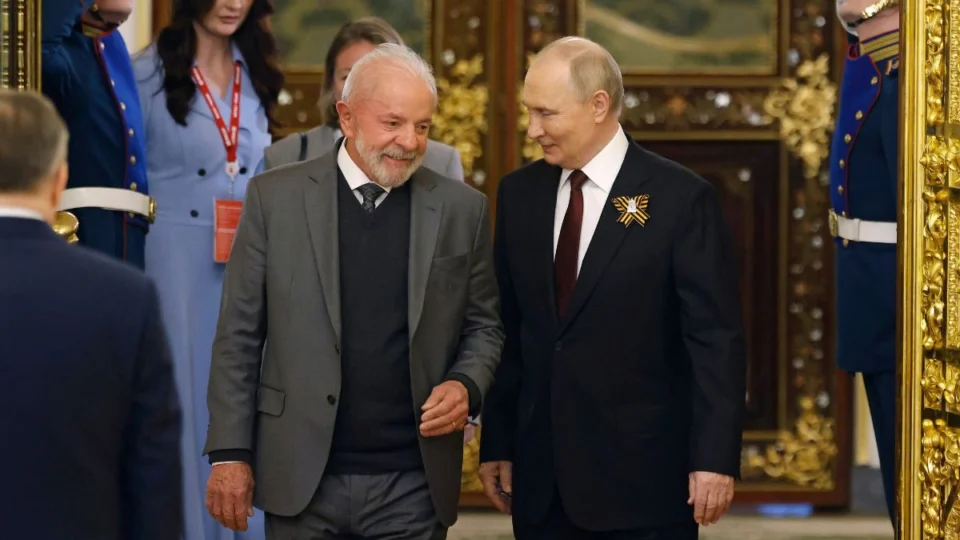 Atendendo pedido de Zelenski, Lula propõe a Putin cessar-fogo de 30 dias na guerra da Ucrânia