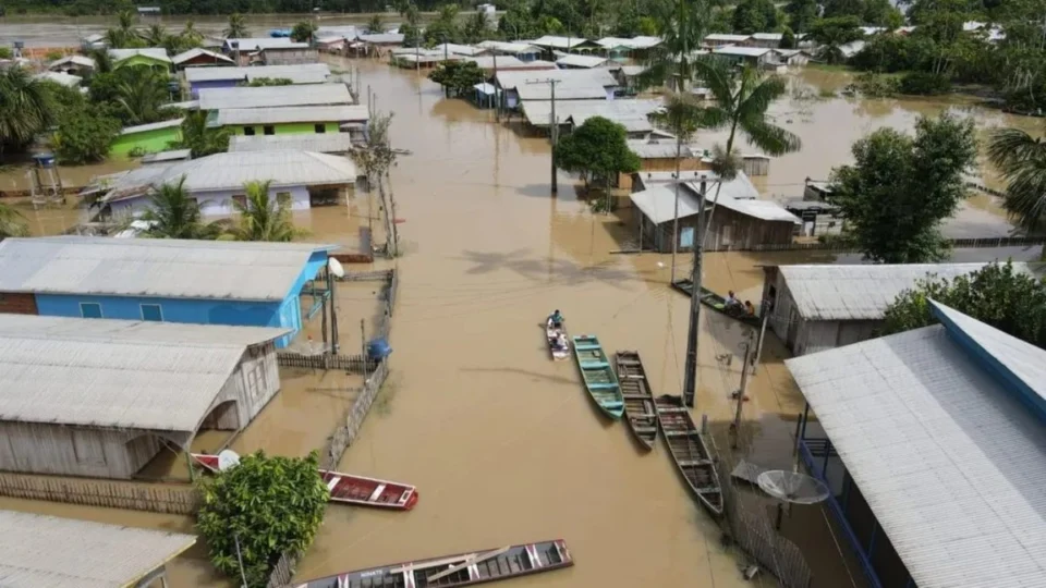 Rio Amazonas ultrapassa cota de inundação severa em Itacoatiara