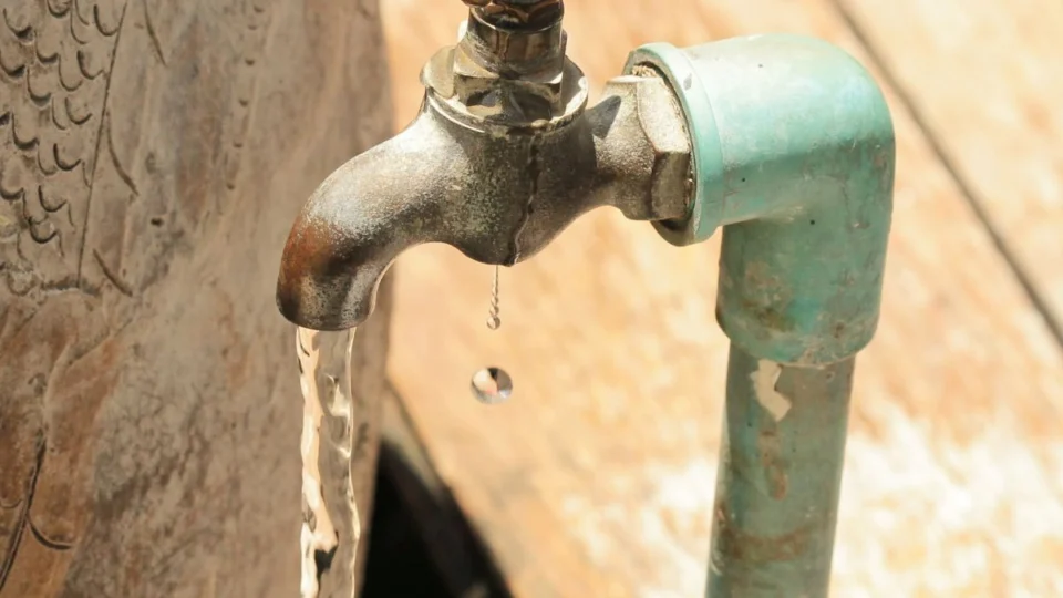 Alerta! Manaus ficará sem água na terça (3); veja lista completa de bairros afetados