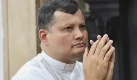 Padre desaparecido é encontrado preso em telhado; entenda