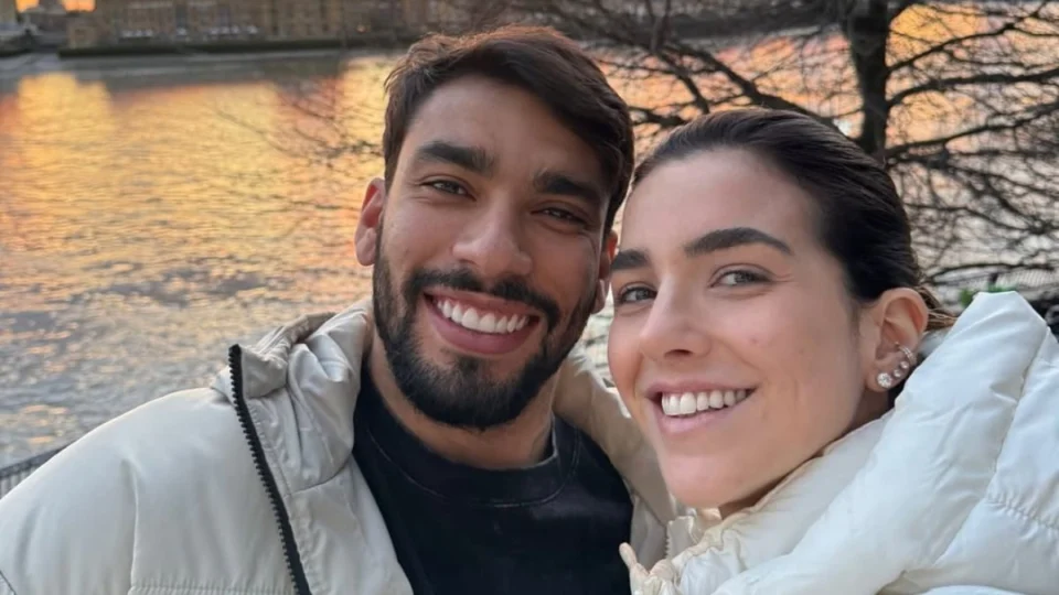 Esposa de Paquetá se pronuncia sobre acusações de fraude: ‘dois anos vivendo nesse pesadelo’