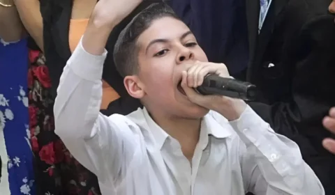 Conheça o ‘pastor mirim’ do meme ‘of the king, the power’ e sua aura polêmica