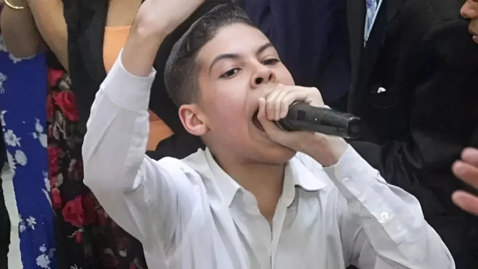 Conheça o ‘pastor mirim’ do meme ‘of the king, the power’ e sua aura polêmica