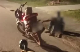 VÍDEO: homem arrasta pitbull morto amarrado à motocicleta em Rondônia