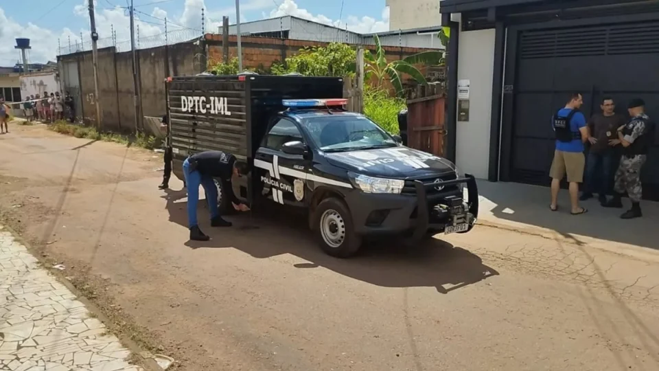 Policial mata vizinho a tiros após discussão em Rio Branco, diz família da vítima