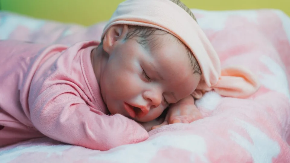 Quanto custa uma ‘bebê reborn’? Veja preço e curiosidades por trás de boneca ultrarrealista