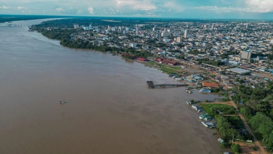 Rio Madeira registra forte queda e se afasta da cota de alerta em Porto Velho