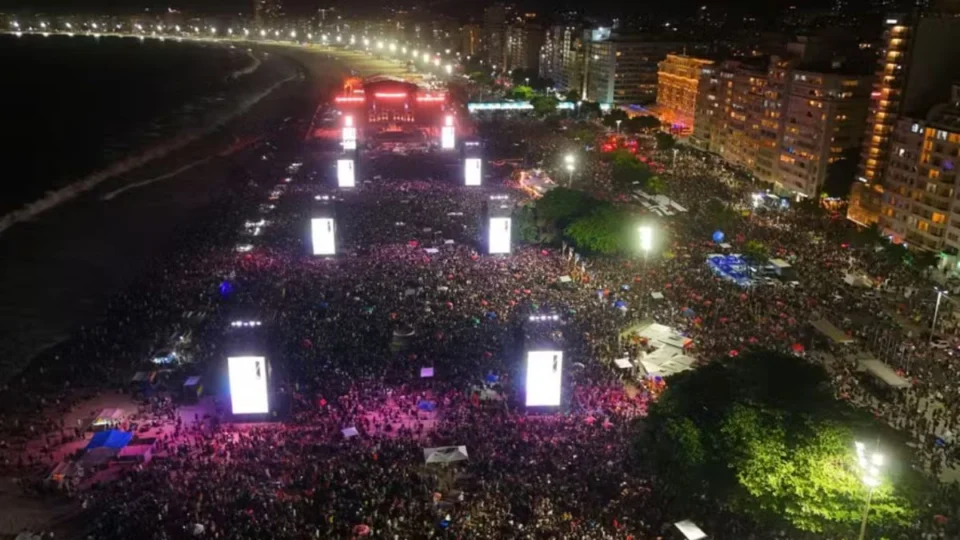 Lady Gaga arrasta 2,1 milhões em show histórico em Copacabana e gera repercussão; veja momentos