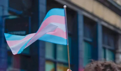 Projeto que proíbe tratamento de transição de gênero para menores é aprovado em Rondônia; entenda