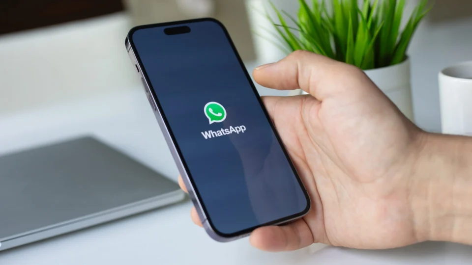 WhatsApp anuncia início da exibição de anúncios e conteúdo pago