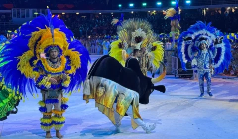 Caprichoso faz entrada triunfal para estrear no Festival de Parintins 2025