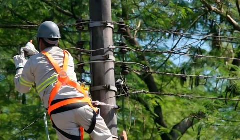 Bairros de Manaus ficam sem energia durante o feriado; veja se o seu está na lista