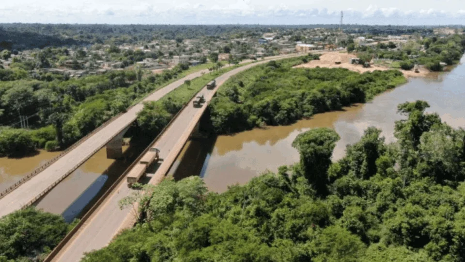 Risco iminente: ponte vital para o Norte do Brasil opera no limite com sistema ‘siga e pare’