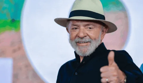 ‘Se eu estiver bonitão e apaixonado, a extrema direita não volta’, diz Lula sobre 2026