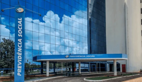 Nova lei sancionada por Lula proíbe descontos no INSS e garante ressarcimento a beneficiários