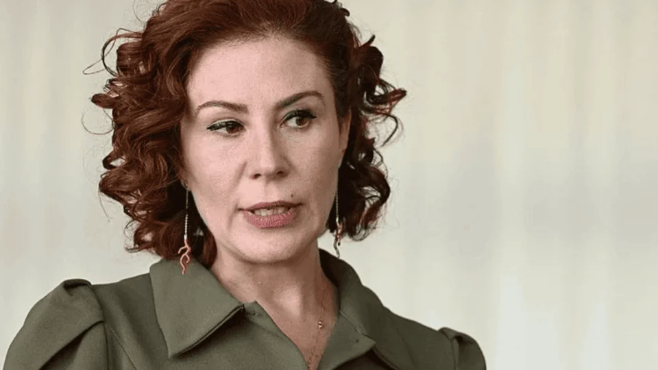 Condenada por invasão ao CNJ, Carla Zambelli foge do Brasil