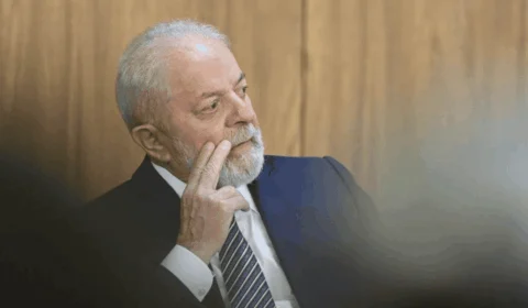 Desaprovação sobe e maioria vê governo Lula pior que o de Bolsonaro, diz pesquisa