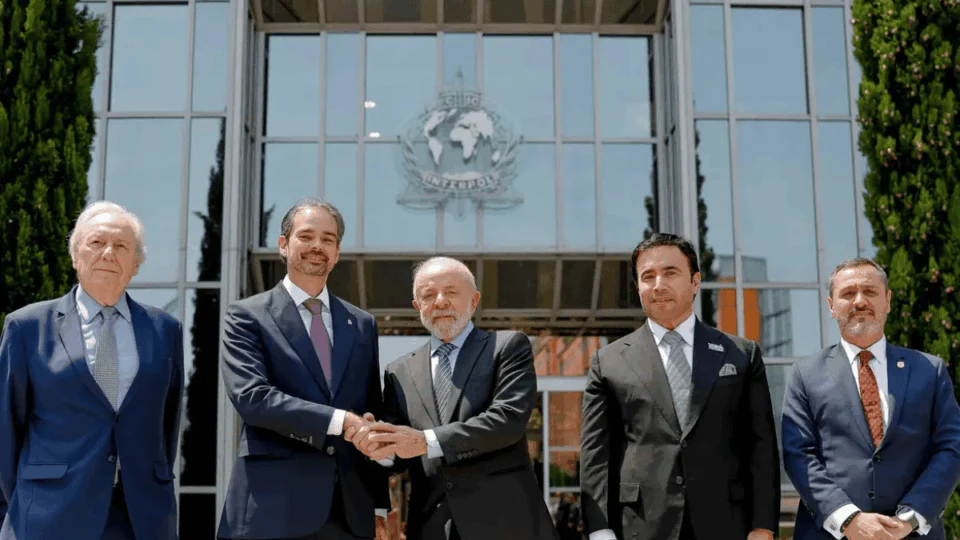 Brasil e Interpol firmam acordo para fortalecer combate ao crime organizado internacional