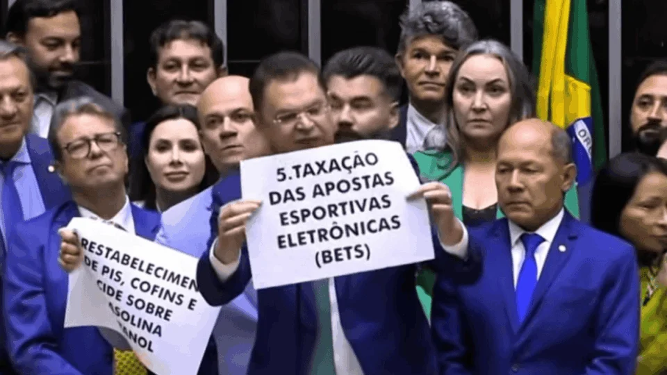 ‘Deus nos livre do Taxad’: PL acusa governo Lula de criar 24 novos tributos