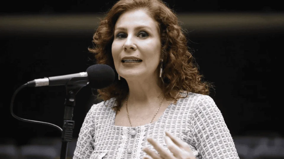 Itália começa análise de extradição de Zambelli; deputado pressiona por prisão