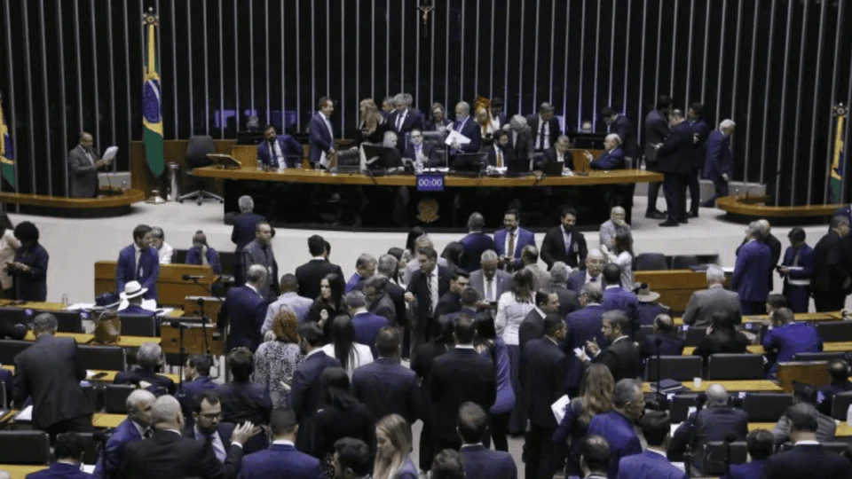 Câmara vota urgência de projeto para derrubar aumento do IOF nesta segunda-feira (16)