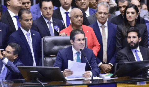 ‘Recado claro da sociedade’, diz Motta após Câmara avançar em projeto contra aumento do IOF