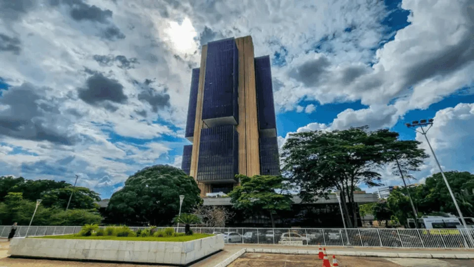 Banco Central vê incerteza global e evita medir impacto de crise no Oriente Médio