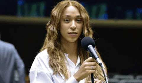 Erika Hilton rebate boatos e nega contratação de maquiadores com verba da Câmara: ‘não me intimidam’