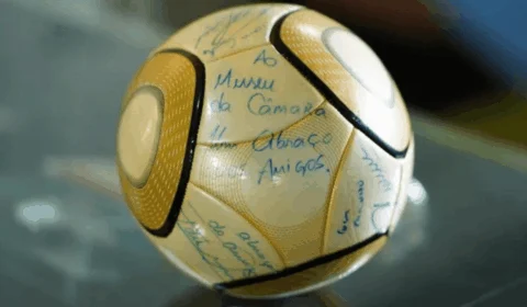 Furto de bola autografada por Neymar pesa em condenação de 17 anos no STF