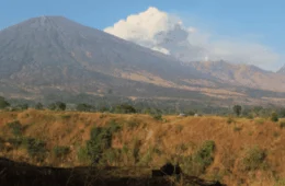 Malásio é resgatado com ferimentos leves no Monte Rinjani dias após morte de brasileira
