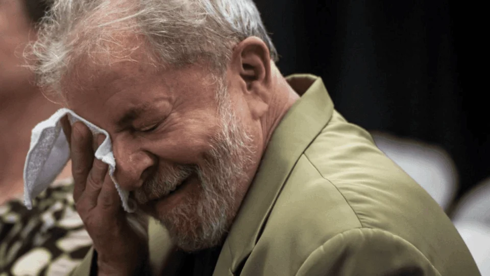 Lula isolado: jornal vê Brasil afastado do Ocidente e líder impopular