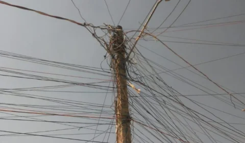 Homem morre eletrocutado ao tentar fazer ‘gato’ em poste de condomínio em Manaus