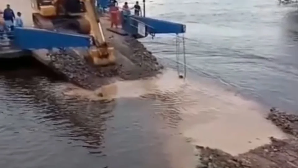 Travessia provisória da BR-319 é destruída por correnteza e fica interditada no Amazonas