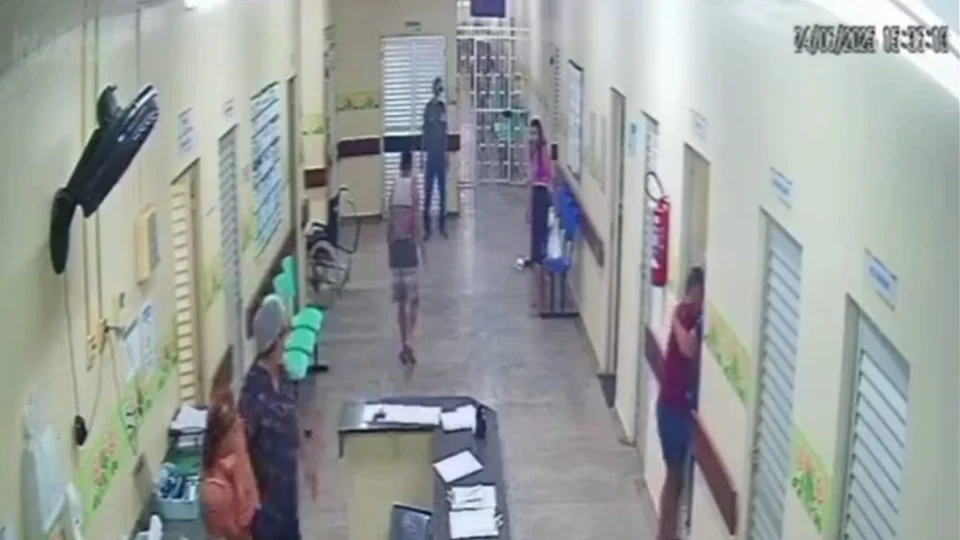 ‘Foi vandalismo’, diz hospital invadido por família de idosa que morreu no Amazonas