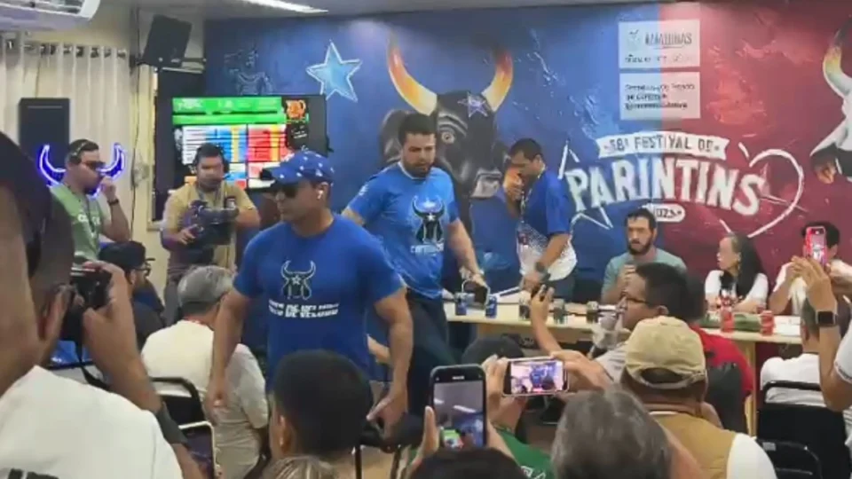 Presidente do Boi Caprichoso abandona apuração do Festival de Parintins; veja vídeo