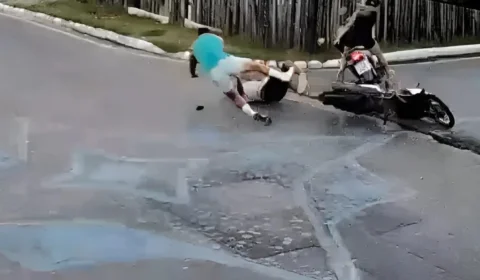 VÍDEO: acidente entre motocicletas na ‘esquina da morte’ deixa um ferido no Amazonas