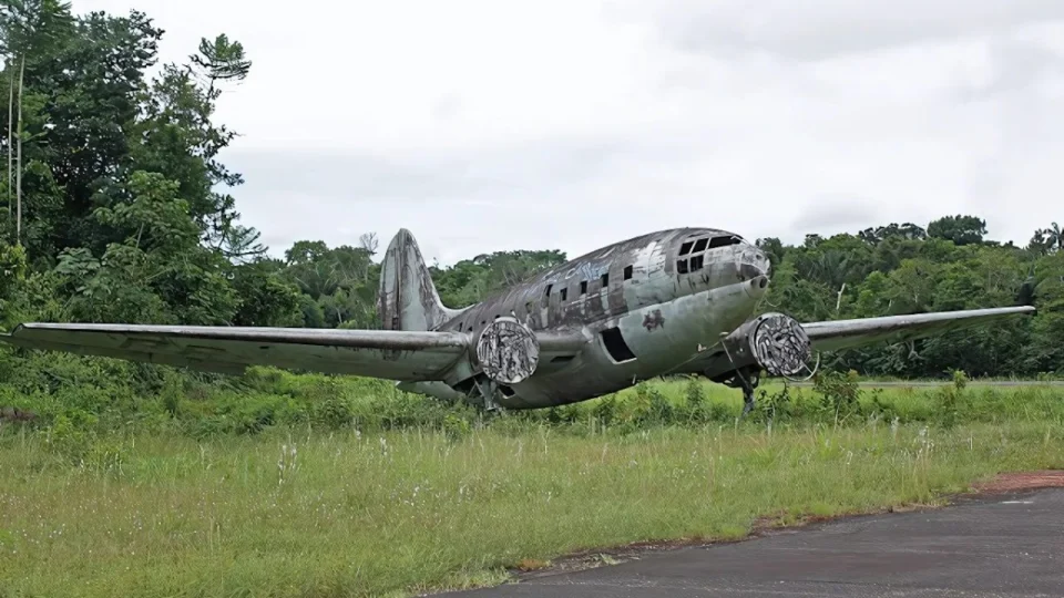 Avião usado na Segunda Guerra vira ponto turístico no Amazonas; veja detalhes