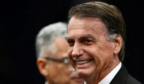 Bolsonaro realiza exames em hospital de Brasília após passar mal em Goiás; ex-presidente tem episódios de vômito e soluço